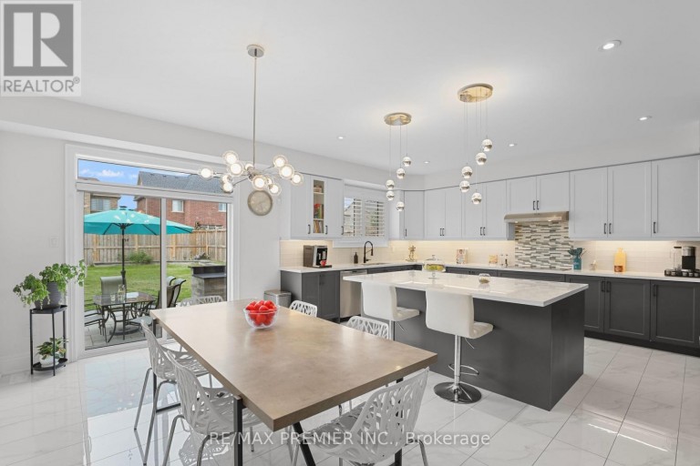 28 SAMUEL CRESCENT, Springwater (Centre Vespra), Ontario, L9X0S3