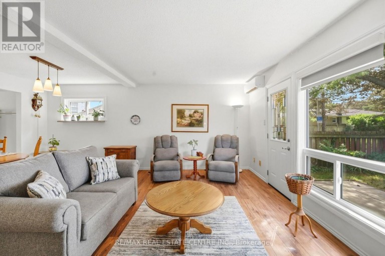 25 SCOTTSDALE COURT, Brampton (Brampton East), Ontario, L6W3R8