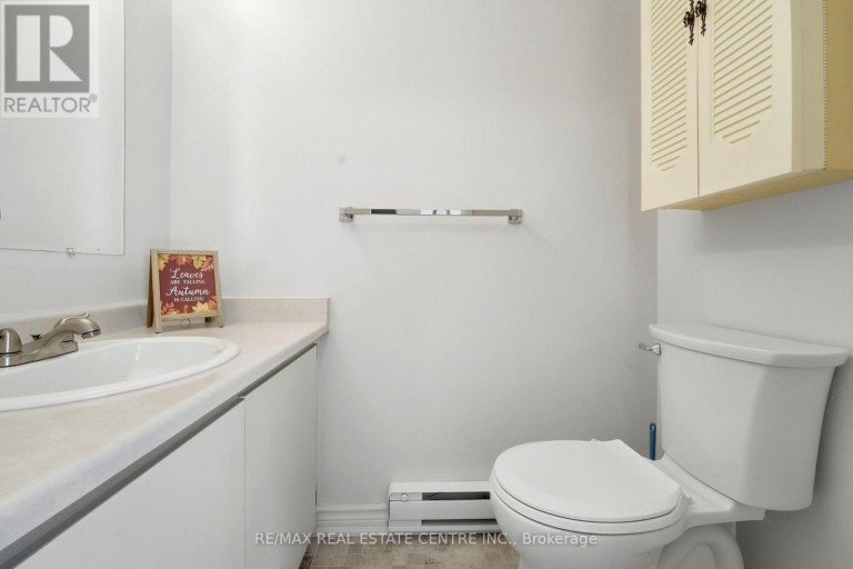 25 SCOTTSDALE COURT, Brampton (Brampton East), Ontario, L6W3R8