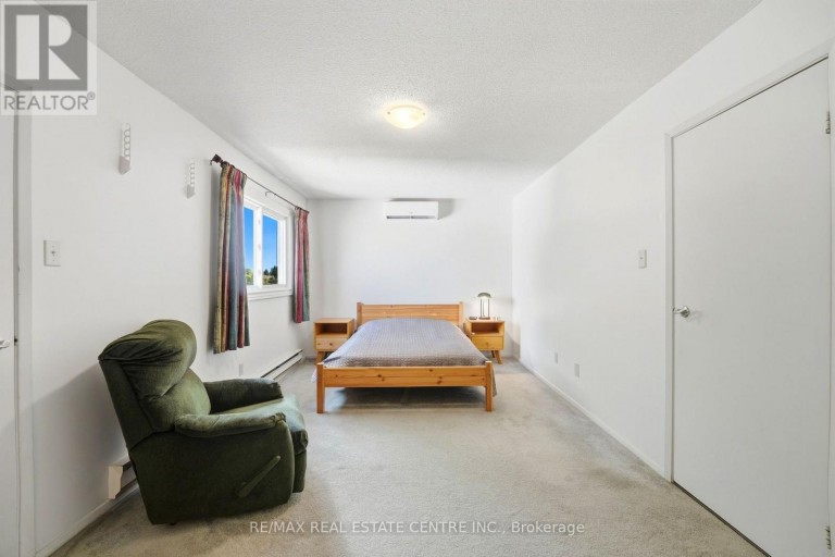 25 SCOTTSDALE COURT, Brampton (Brampton East), Ontario, L6W3R8