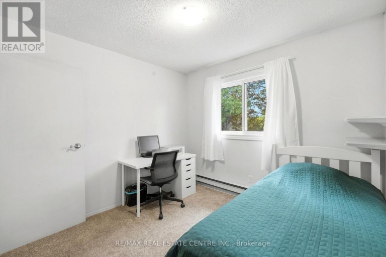 25 SCOTTSDALE COURT, Brampton (Brampton East), Ontario, L6W3R8