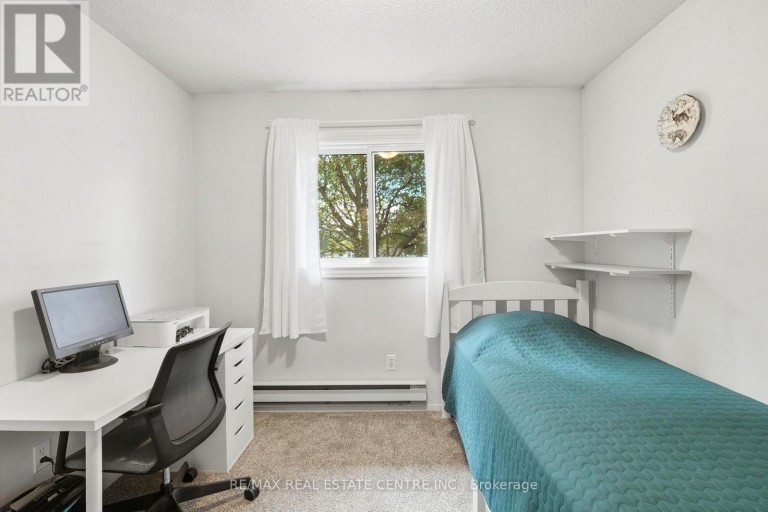 25 SCOTTSDALE COURT, Brampton (Brampton East), Ontario, L6W3R8