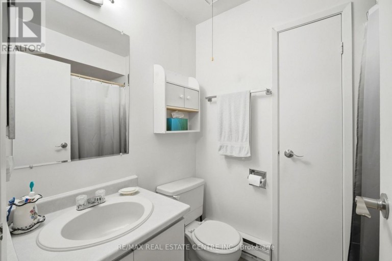 25 SCOTTSDALE COURT, Brampton (Brampton East), Ontario, L6W3R8