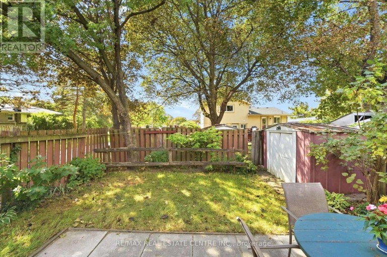 25 SCOTTSDALE COURT, Brampton (Brampton East), Ontario, L6W3R8