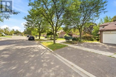 25 SCOTTSDALE COURT Brampton (Brampton East) Ontario photo 3