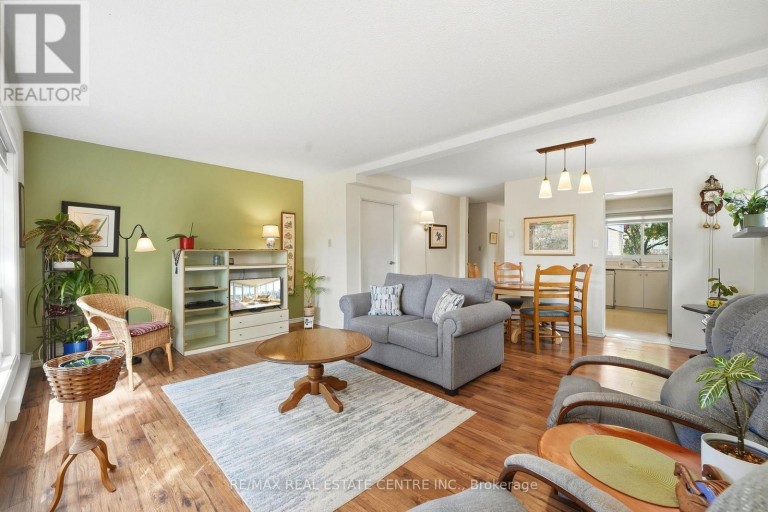 25 SCOTTSDALE COURT, Brampton (Brampton East), Ontario, L6W3R8
