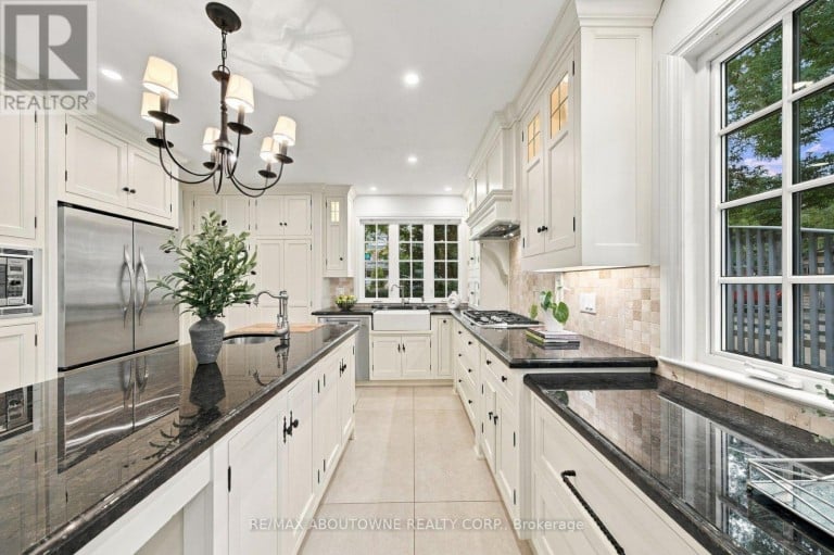 426 TRAFALGAR ROAD, Oakville (OO Old Oakville), Ontario, L6J3H7