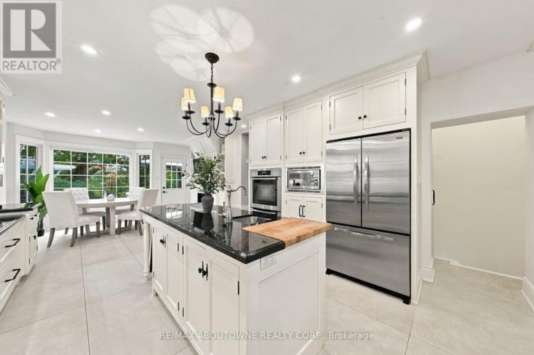 426 TRAFALGAR ROAD, Oakville (OO Old Oakville), Ontario, L6J3H7