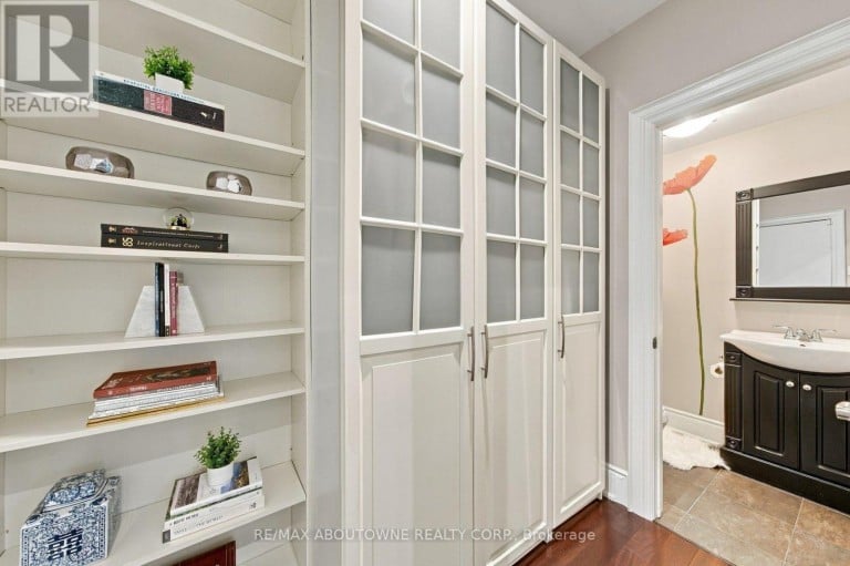 426 TRAFALGAR ROAD, Oakville (OO Old Oakville), Ontario, L6J3H7
