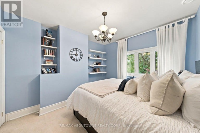 426 TRAFALGAR ROAD, Oakville (OO Old Oakville), Ontario, L6J3H7
