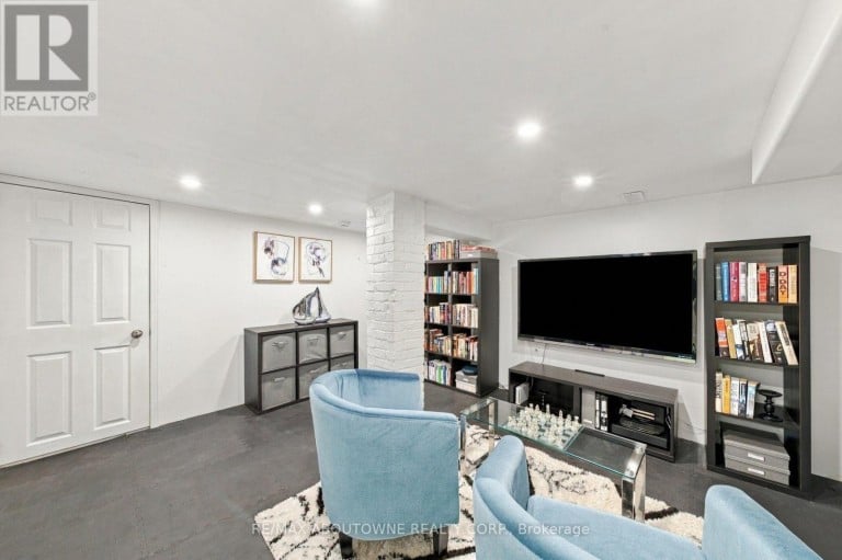 426 TRAFALGAR ROAD, Oakville (OO Old Oakville), Ontario, L6J3H7