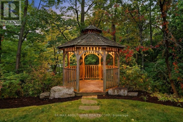 426 TRAFALGAR ROAD, Oakville (OO Old Oakville), Ontario, L6J3H7