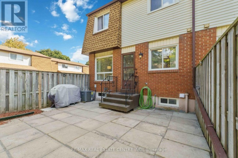 4 - 899 STONE CHURCH ROAD E, Hamilton (Quinndale), Ontario, L8W1B2