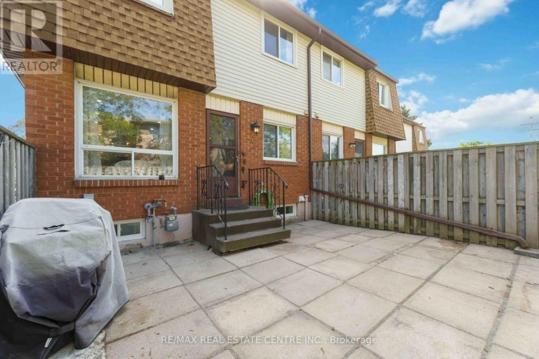 4 - 899 STONE CHURCH ROAD E, Hamilton (Quinndale), Ontario, L8W1B2