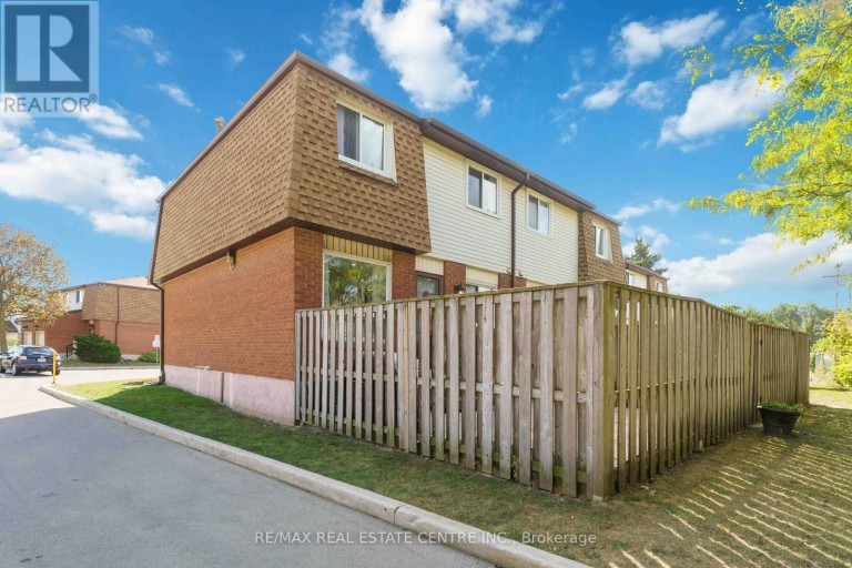 4 - 899 STONE CHURCH ROAD E, Hamilton (Quinndale), Ontario, L8W1B2