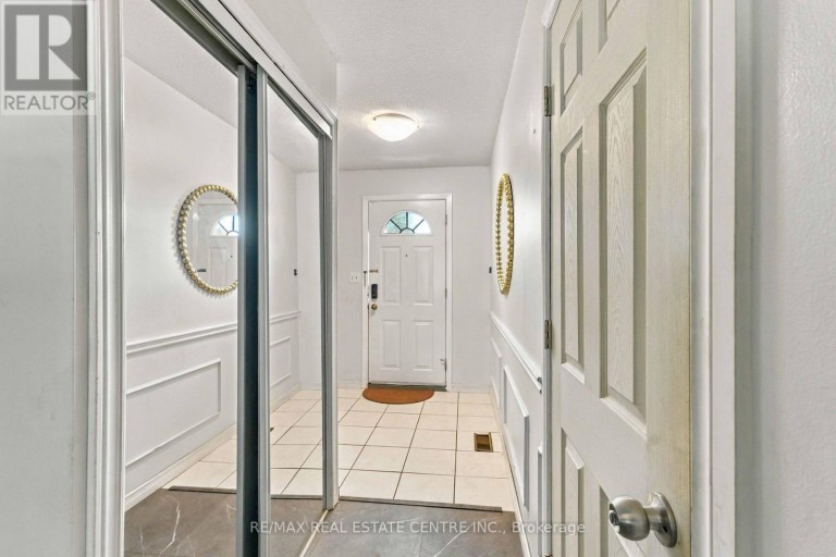 4 - 899 STONE CHURCH ROAD E, Hamilton (Quinndale), Ontario, L8W1B2