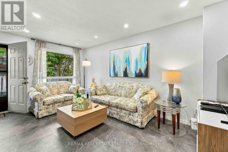 4 - 899 STONE CHURCH ROAD E, Hamilton (Quinndale), Ontario, L8W1B2