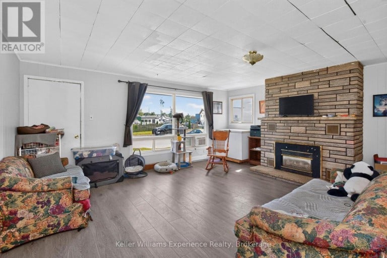 9 WOLFE STREET, Penetanguishene, Ontario, L9M1B9