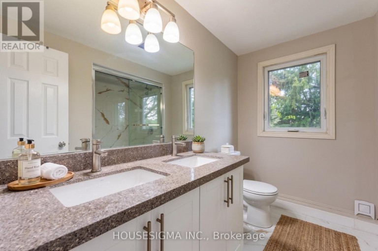 33 COLLEGE CRESCENT, Barrie (Grove East), Ontario, L4M2W4