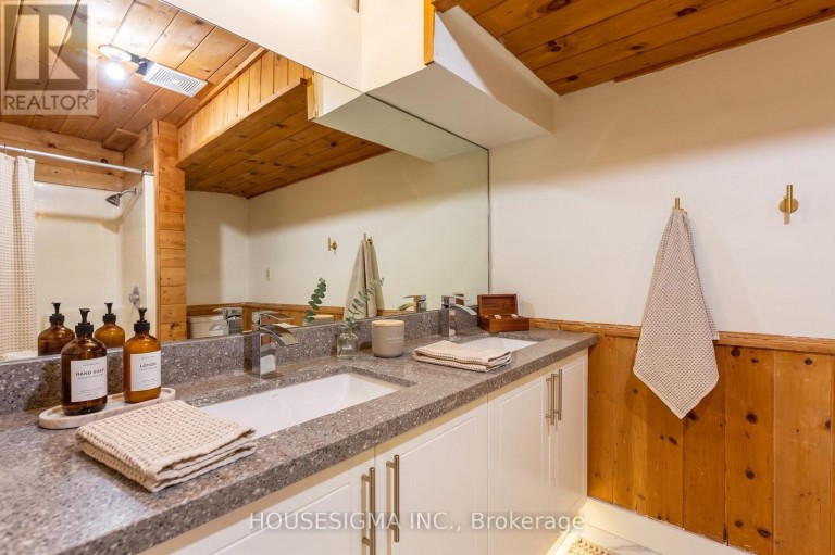 33 COLLEGE CRESCENT, Barrie (Grove East), Ontario, L4M2W4
