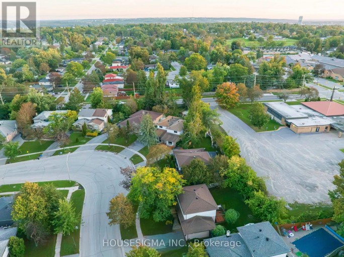 33 COLLEGE CRESCENT, Barrie (Grove East), Ontario, L4M2W4