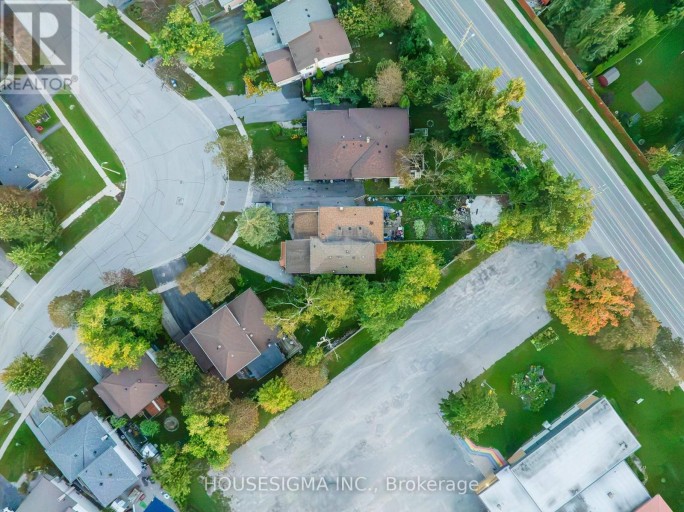33 COLLEGE CRESCENT, Barrie (Grove East), Ontario, L4M2W4