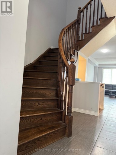98 DAVENFIELD CIRCLE, Brampton (Bram East), Ontario, L6P4M1