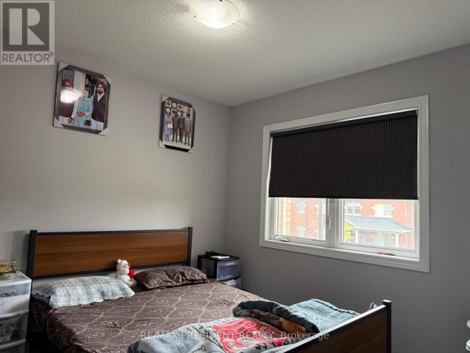 98 DAVENFIELD CIRCLE, Brampton (Bram East), Ontario, L6P4M1