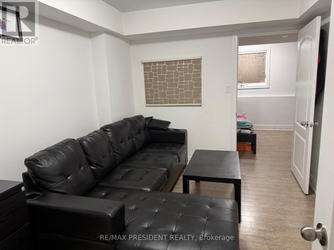 98 DAVENFIELD CIRCLE, Brampton (Bram East), Ontario, L6P4M1
