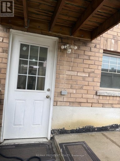 98 DAVENFIELD CIRCLE, Brampton (Bram East), Ontario, L6P4M1