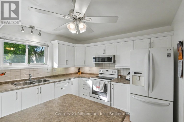 18 DILLON DRIVE, Collingwood, Ontario, L9Y4S3