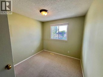 8111 94 Street Grande Prairie Alberta photo 9
