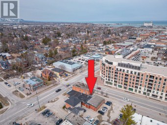 A - 313 HURONTARIO STREET Collingwood Ontario photo 4