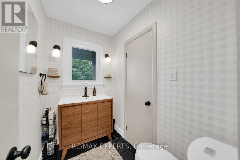525 KING STREET E, Caledon (Bolton North), Ontario, L7E0V2