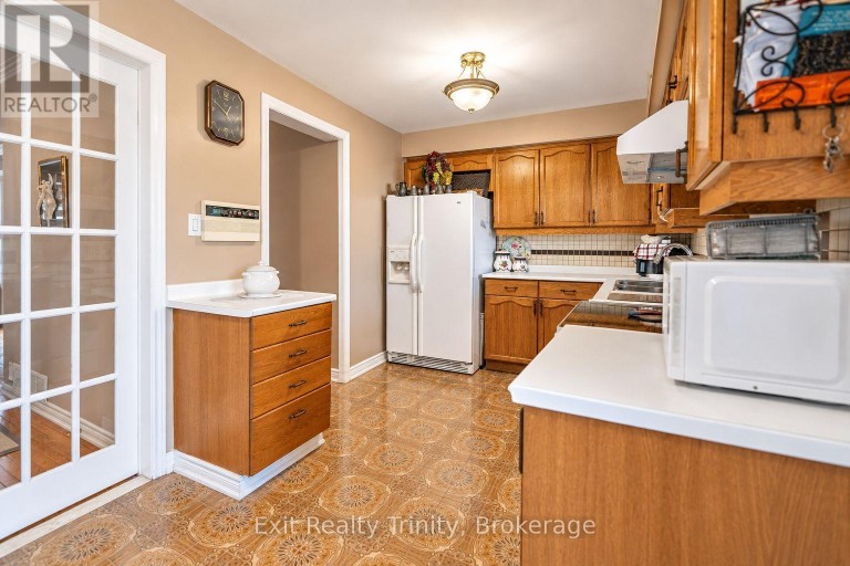 57 LINDYLOU ROAD, Toronto (Humbermede), Ontario, M9M2B1
