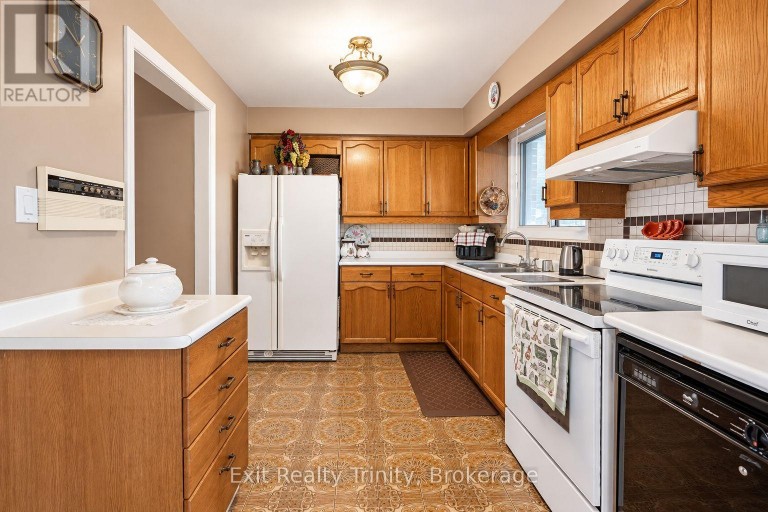 57 LINDYLOU ROAD, Toronto (Humbermede), Ontario, M9M2B1