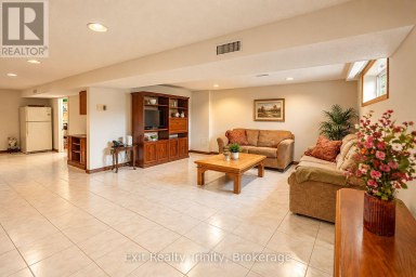 57 LINDYLOU ROAD Toronto (Humbermede) Ontario photo 32