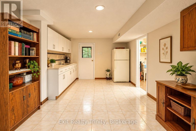57 LINDYLOU ROAD, Toronto (Humbermede), Ontario, M9M2B1