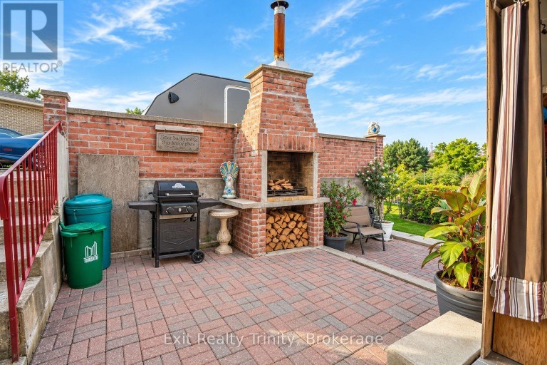 57 LINDYLOU ROAD, Toronto (Humbermede), Ontario, M9M2B1