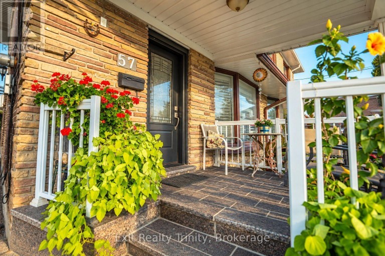57 LINDYLOU ROAD, Toronto (Humbermede), Ontario, M9M2B1