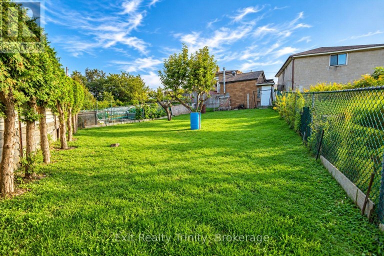 57 LINDYLOU ROAD, Toronto (Humbermede), Ontario, M9M2B1