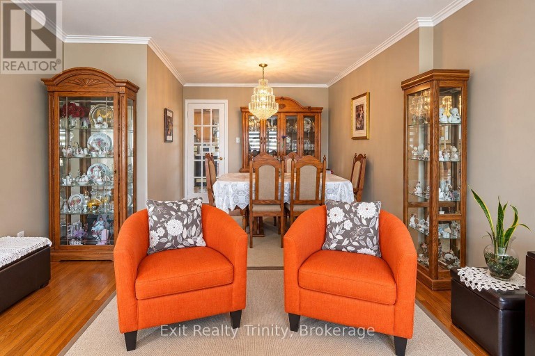 57 LINDYLOU ROAD, Toronto (Humbermede), Ontario, M9M2B1