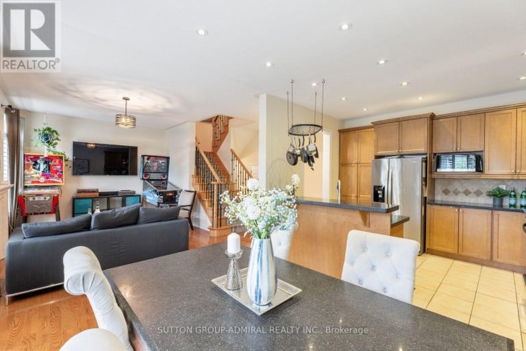 354 AUTUMN HILL BOULEVARD, Vaughan (Patterson), Ontario, L4J9C1
