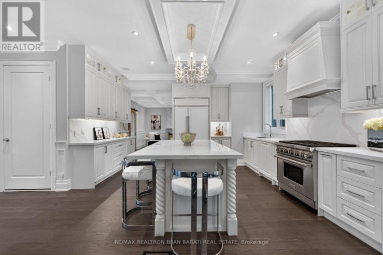 10 BAYBERRY CRESCENT, Toronto (Bayview Village), Ontario, M2K1T8