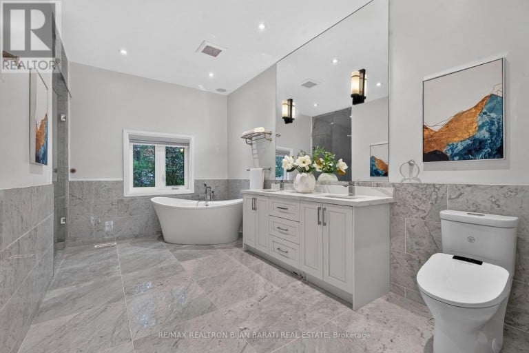 10 BAYBERRY CRESCENT, Toronto (Bayview Village), Ontario, M2K1T8