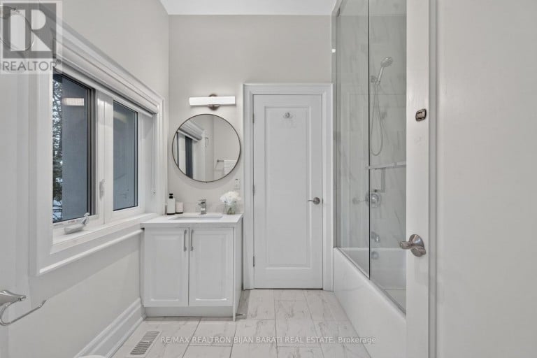 10 BAYBERRY CRESCENT, Toronto (Bayview Village), Ontario, M2K1T8