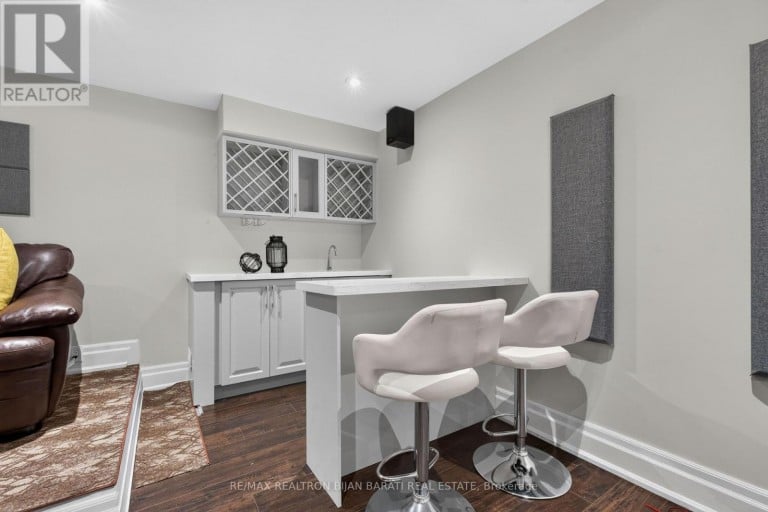 10 BAYBERRY CRESCENT, Toronto (Bayview Village), Ontario, M2K1T8