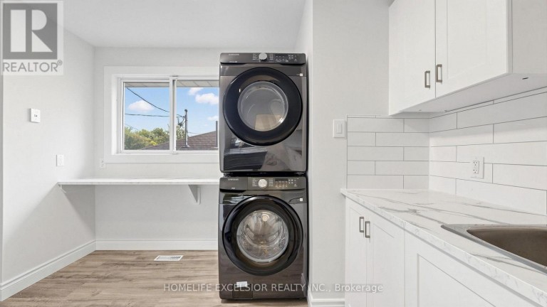 86 NEWBURY DRIVE, Newmarket (Bristol-London), Ontario, L3Y4R3
