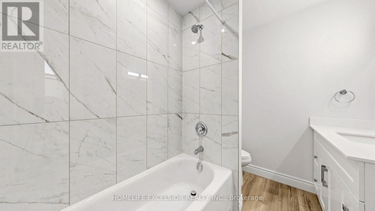 86 NEWBURY DRIVE, Newmarket (Bristol-London), Ontario, L3Y4R3