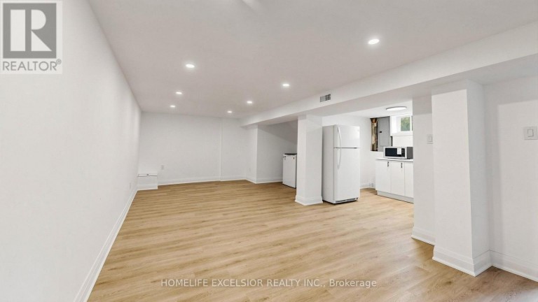 86 NEWBURY DRIVE, Newmarket (Bristol-London), Ontario, L3Y4R3